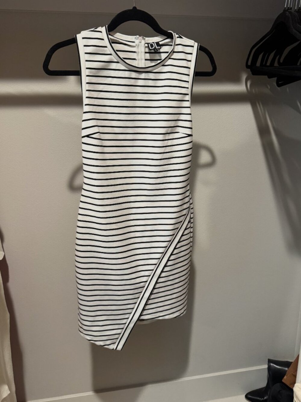 Daily Look White & Black Striped Sleeveless Asymmetrical Fitted